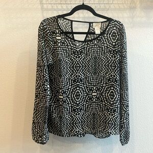 Black and White Printed Bubble Cinch Sleeve Blouse